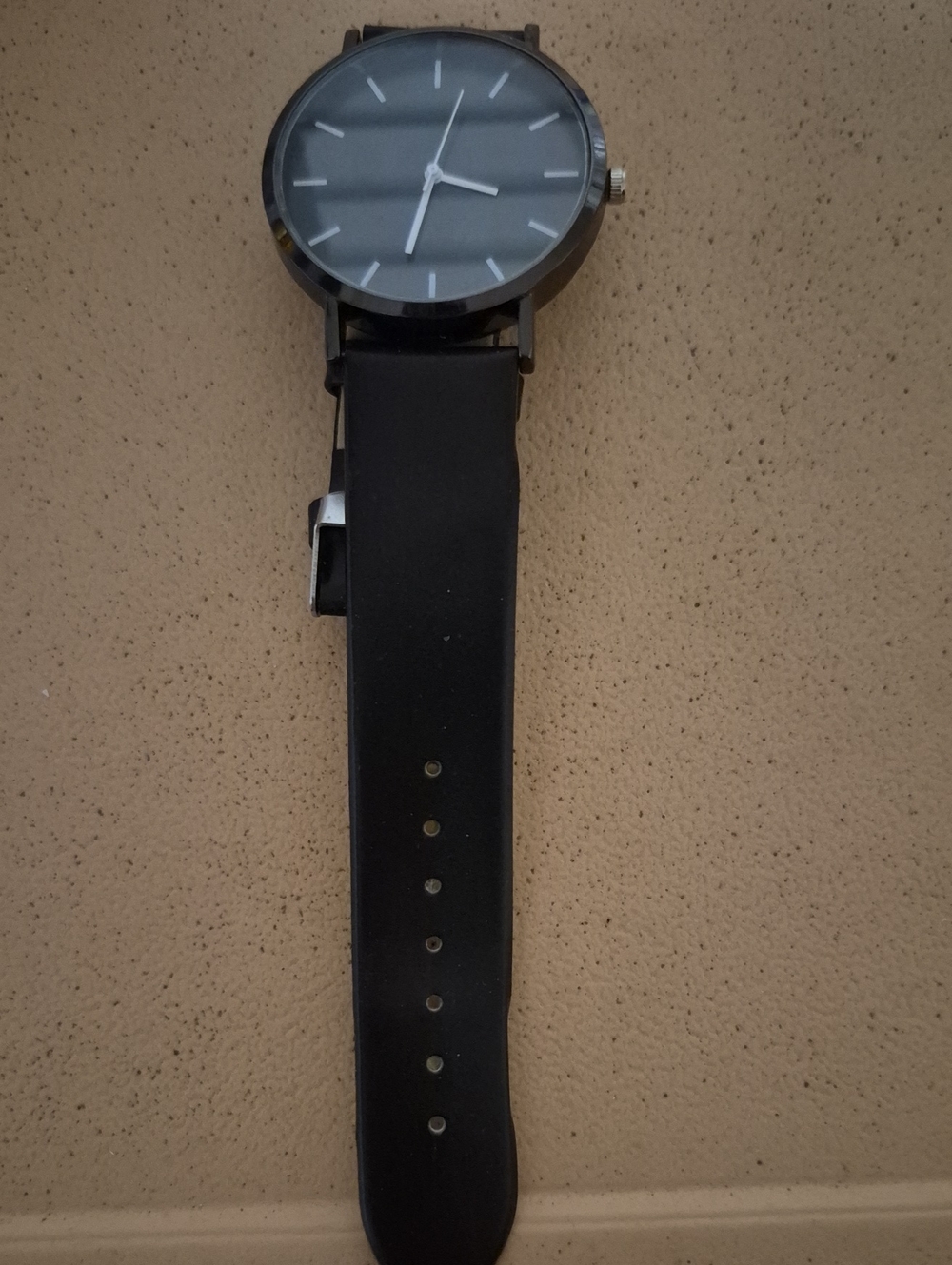 Minimalist Black Men's Wrist Watch - Classic Silicone Strap